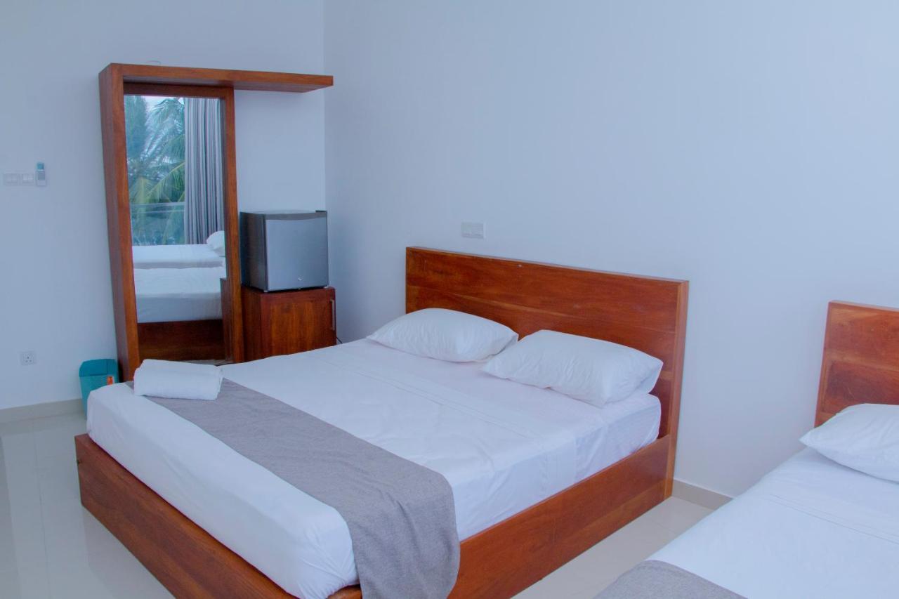 Marakolliya Beach Resort Tangalle Buitenkant foto